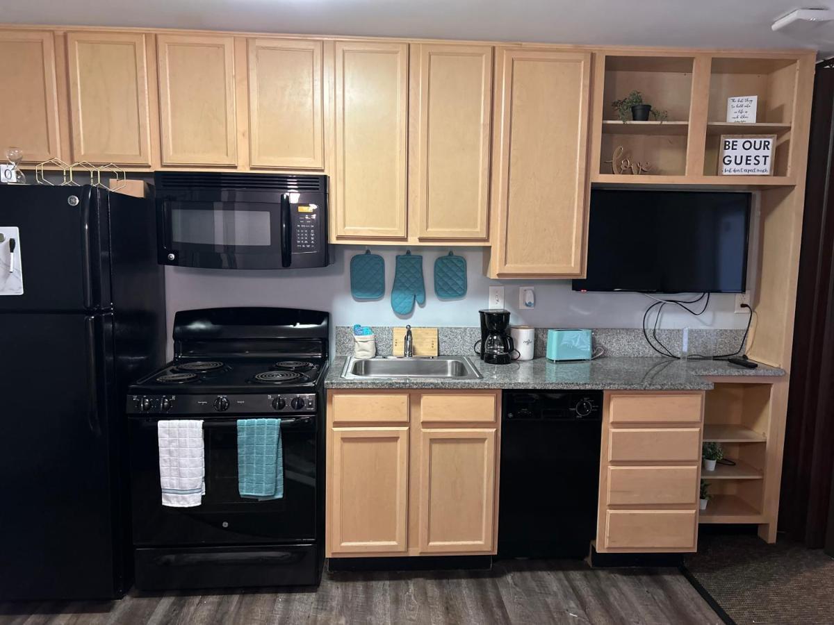 Apartamento Spooky Low Rate!! Downtown With Free Parking Indianápolis Exterior foto